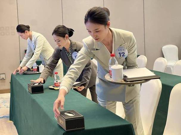 技藝爭(zhēng)鋒 能創(chuàng)未來 技能大賽以比促學(xué)，全面提升物業(yè)服務(wù)與會(huì)務(wù)服務(wù)技能